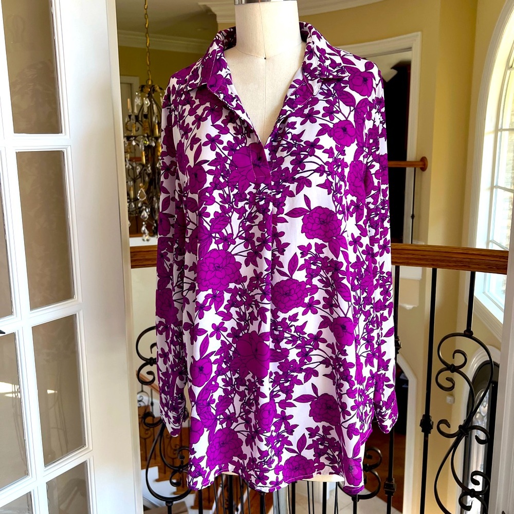 Size Large Banana Republic tunic top with buttons up the back